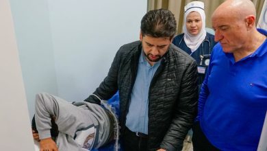 صورة “الرعاية الصحية”: إجراء 4 عمليات قسطرة قلبية متقدمة وفحص 130 حالة قلبية خلال زيارة خبير أسباني