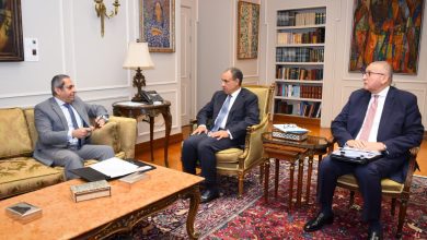 صورة وزير الخارجية يبحث مع رئيس “شركة العاصمة الإدارية” إجراءات نقل السفارات الأجنبية للعاصمة الجديدة