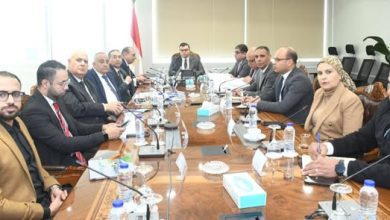 صورة وزير الإسكان يبحث تطوير منظومة النقل الداخلي بعددٍ من المدن الجديدة