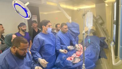صورة الصحة: خبير دولي يجري عمليات قسطرة قلبية معقدة بمستشفى الشيخ زايد التخصصي “مجانًا”