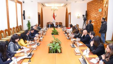 صورة – وزير الخارجية يستقبل رئيس الهيئة الوطنية للإعلام ومذيعي التليفزيون المصري