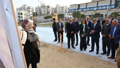 صورة – وزيرة التنمية المحلية ومحافظ الإسماعيلية يتفقدان مشروع تطوير نادي وشاطئ الفيروز