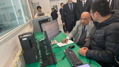 صورة وزير الكهرباء يزور معامل اختبارات أنظمة بطاريات تخزين الطاقة لشركة هواوي ومركز التطوير والبحث في الصين