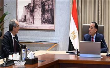 صورة رئيس الوزراء يتابع مع وزير الاتصالات مستجدات العمل في عدد من ملفات الوزارة