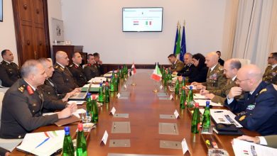 صورة الفريق أحمد خليفة يعود إلى أرض الوطن بعد إنتهاء زيارته الرسمية لدولة إيطاليا