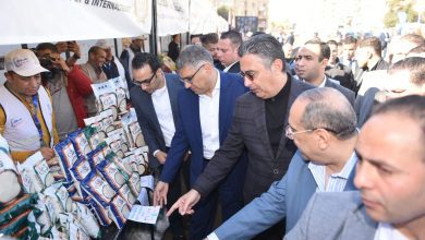 صورة وزير التموين محافظ الجيزة يفتتحان سوق اليوم الواحد بمنطقة حدائق الأهرام