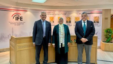 صورة   اتحاد التامين يكرم المهندسة نفيسة هاشم