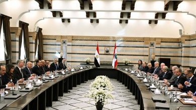 صورة رئيسا وزراء مصر ولبنان يترأسان جلسة مباحثات موسّعة لتعزيز التعاون الاقتصادي والأمني