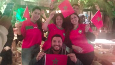 صورة الشوارع المغربية  ترقص وتغني فرحًا : المغرب يهزم الكاميرون ٢–٠