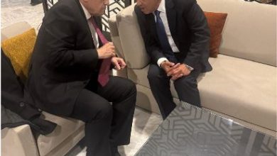 صورة وزير الخارجية يبحث مع نظيره الجزائري مستجدات المشهد الليبي