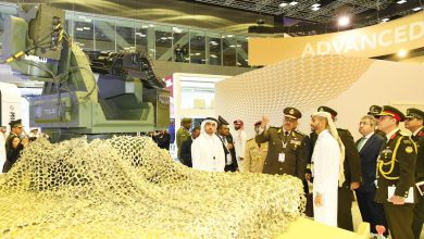 صورة الفريق أحمد خليفه يعود إلى أرض الوطن عقب مشاركته فى فعاليات معرض ومؤتمر الدوحة للدفاع البحرى ” ديمدكس -2026 “