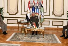 صورة وزير الدفاع  يلتقى وفد من الإتحاد العربى للرياضة العسكرية