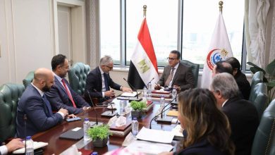 صورة وزير الصحة يبحث مع شركة «فيلبس» توطين صناعة أجهزة الأشعة