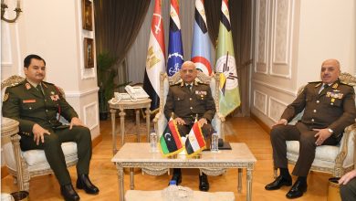 صورة وزير الدفاع ورئيس الأركان يلتقيان نائب القائد العام للجيش الوطنى الليبى