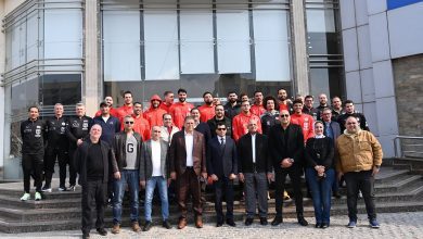 صورة وزير الرياضة يحفز ويؤازر لاعبي منتخب مصر لكرة اليد قبل السفر إلى رواندا للمشاركة في أمم أفريقيا