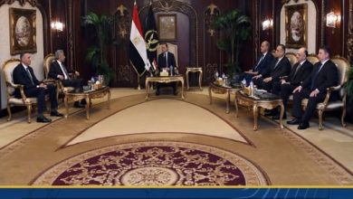 صورة وزير الداخلية يبحث مع أمين عام مجلس وزراء الداخلية العرب جدول أعمال الاجتماع الوزاري السنوي