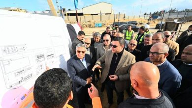 صورة وزير الإسكان ومحافظ الدقهلية يتفقدان مشروع محطة معالجة الصرف الصناعي بجمصة