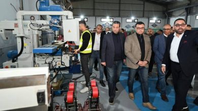 صورة وزير الإسكان ومحافظ دمياط يعقدان اجتماعاً بمقر المنطقة الحرة لمتابعة الأعمال الجارية بها