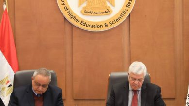 صورة “عاشور ” ومدير مكتبة الإسكندرية يوقعان بروتوكول تعاون لافتتاح سفارة المعرفة بمكتب مصر للعلاقات الثقافية والتعليمية ببرلين