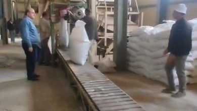 صورة تشغيل مصنع أعلاف أسماك المنزلة ضمن خطة الجهاز لتعزيز ودعم منظومة الاستزراع السمكي