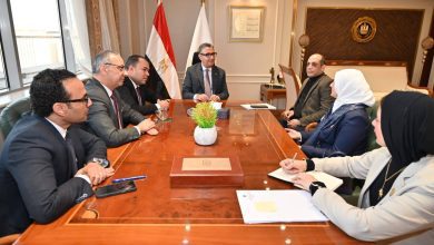 صورة وزير التموين يلتقي بعدد من أعضاء مجلسي النواب والشيوخ