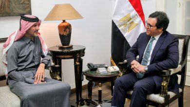 صورة وزير الثقافة يلتقي سفير قطر بالقاهرة لتعزيز التعاون الثقافي