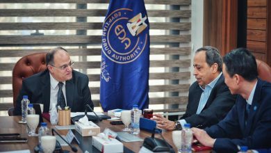 صورة رئيس هيئة الدواء يبحث مع ممثلي شركة جيبتو فارما وغان أند لي الصينية سبل توطين الصناعة الدوائية