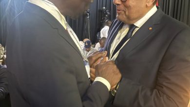 صورة نائب وزير الخارجية يشارك في مراسم تنصيب رئيس جمهورية غينيا المنتخب