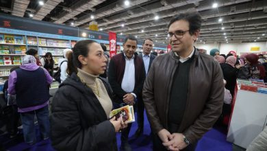 صورة وزير الثقافة يتفقد معرض القاهرة الدولي للكتاب في يومه الخامس ويتابع الإقبال