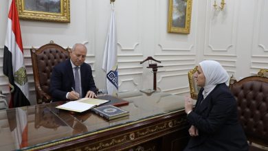 صورة محافظ القاهرة يعتمد نتيجة الفصل الدراسى الأول لالشهادة الاعدادية بنسبة نجاح 71 %