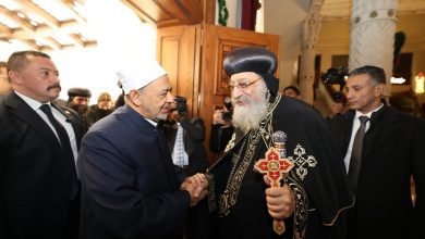 صورة شيخ الأزهر يزور البابا تواضروس ويهنئه والإخوة المسيحيين بأعياد الميلاد