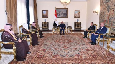 صورة الرئيس السيسي يثمن جهود السعودية لاستضافة مؤتمر شامل يجمع المكونات الجنوبية اليمنية للحوار