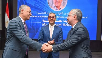 صورة وزير الاستثمار  يوجه الشكر للمهندس حسام هيبة بعد انتهاء فترة عمله بالهيئة