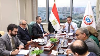 صورة وزير الصحة يعقد اجتماعاً مع مجلس إدارة مستشفى جوستاف روسي لعلاج الأورام