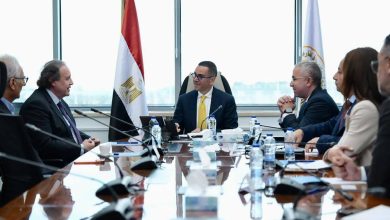 صورة الخطيب يبحث خطط “Brandix” السيريلانكية للاستثمار والتوسع بالسوق المصرية