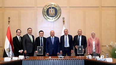 صورة “السويدي” و”كريستال” توقعان عقد إنشاء مجمع صناعي للغزل والنسيج باستثمارات مبدئية 350 مليون دولار