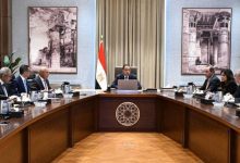 صورة رئيس الوزراء يبحث فرص توطين صناعة السيارات وزيادة تنافسية المناطق الحرة