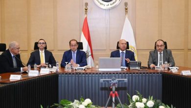 صورة “الوزير” يبحث سبل تعميق التصنيع المحلي وتقليل فاتورة الواردات بقطاعات الغزل والنسيج والملابس الجاهزة