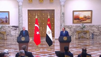 صورة الرئيس السيسي يرحب بأردوغان في القاهرة ويؤكد اعتزاز مصر بالعلاقات مع تركيا