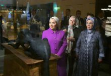 صورة السيدة انتصار السيسي: سعدت بمرافقة أمينة أردوغان في جولة داخل أروقة المتحف المصري الكبير