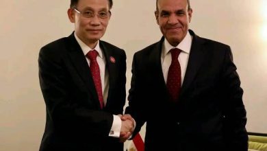 صورة وزير الخارجية يشيد بالعلاقات الثنائية مع فيتنام