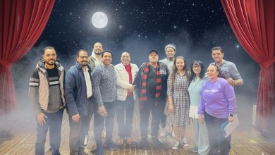 صورة الفنان رضا إدريس يزور أبطال بروفات مسرحية «لعب ولعب» على مسرح عبدالمنعم مدبولي