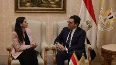 صورة وزير الثقافة يلتقي ممثلة اليونيسف لبحث إقامة أول معرض كتاب للطفل