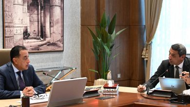 صورة رئيس الوزراء يتابع موقف تنفيذ المشروعات التنموية والخدمية بمحافظة السويس