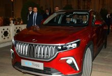 صورة الرئيس التركي يهدي الرئيس السيسي سيارة كهربائية بمناسبة زيارته لمصر