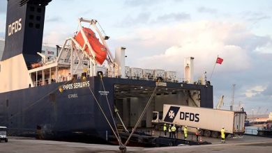 صورة وزارة النقل تدعو المصدرين والمستوردين للاستفادة من مميزات الخط الملاحي “الرورو”