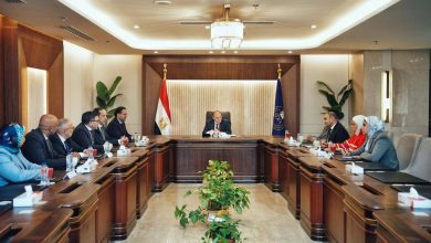 صورة رئيس هيئة الدواء يبحث مع شركة أبوت خطط توطين الصناعة الدوائية في مصر