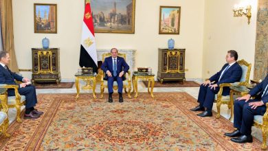 صورة الرئيس السيسي يستقبل رئيس جهاز الاستخبارات الخارجية بروسيا الاتحادية