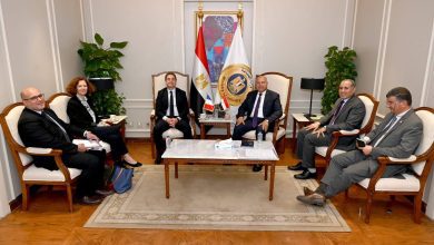 صورة ” الوزير “يبحث مع السفير الفرنسي آخر مستجدات مشروعات النقل المشتركة الجاري تنفيذها