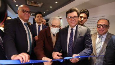 صورة وزير الثقافة : سنواصل التعاون مع مؤسسة فاروق حسني لتبنّي ورعاية الفنانين الشباب